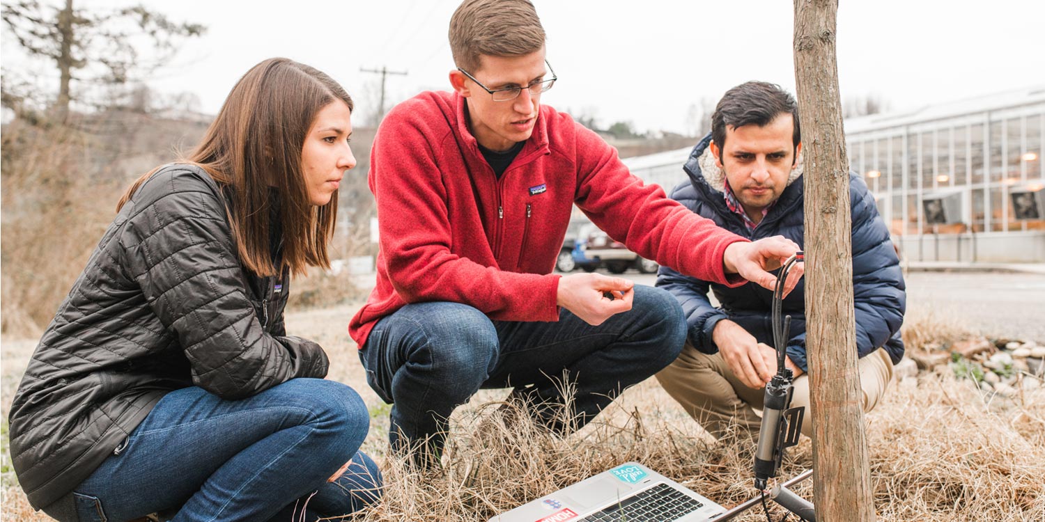 Students work on UT Campus on a CEE Project